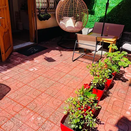 Romeo With Private Garden 게스트하우스