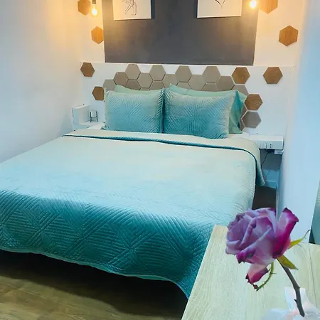 Romeo With Private Garden *