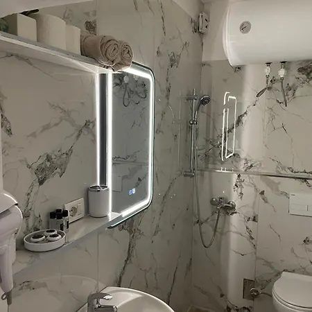 Romeo With Private Garden *