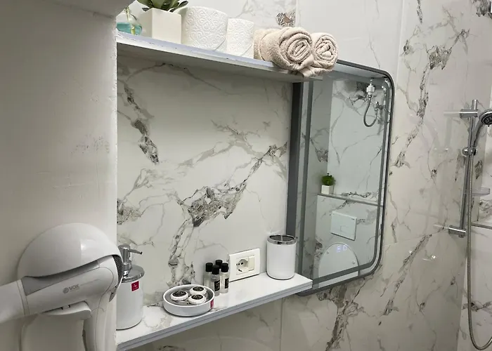 Romeo With Private Garden *