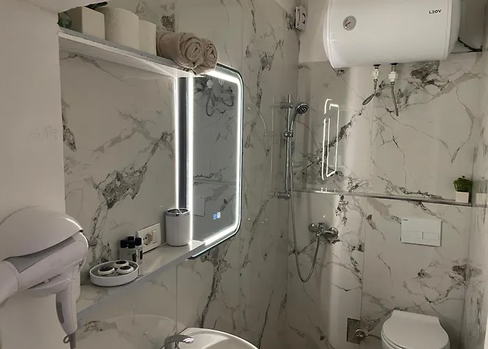 Romeo With Private Garden *